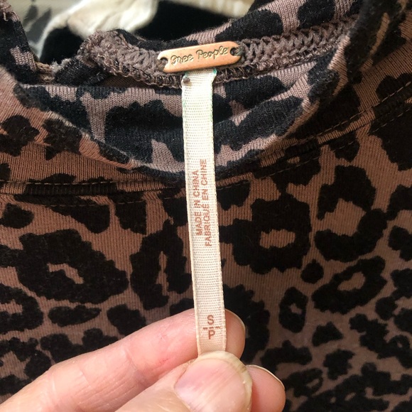 Free People Leopard Mock Neck Long Sleeve Knit Sz Sm - Picture 7 of 10